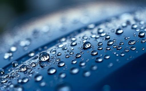 Effetto idrorepellente del rivestimento ceramico su un cofano